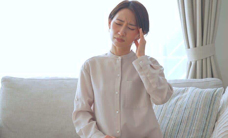 woman with migraine.